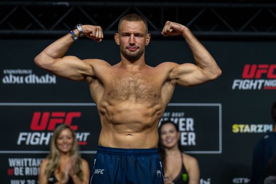 Nederlandse UFC-sensatie heeft belangrijk doel voor 2026: 'Hij is echt een knakworst natuurlijk'