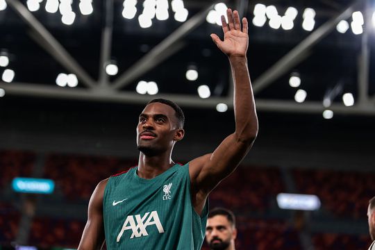 Topvoetballer Ryan Gravenberch en zijn vriendin delen hartverwarmend beeld: 'Ons kleine wondertje'