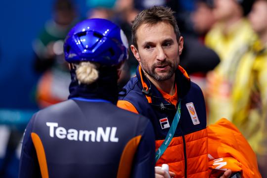 Bondscoach shorttrackers reageert voor het eerst op 'flinke shock' rond vermiste Sven Roes: 'Vond ik heel stoer'