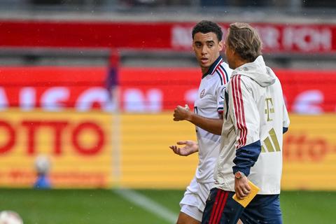 Duits international (23) wordt voor tweede keer in vier dagen onwel op het veld: 'Er is een syndroom vastgesteld'