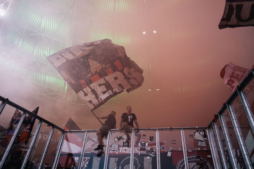 Fans van Bayer Leverkusen vrezen voor De Kuip en dreigen met rechtszaak tegen Feyenoord