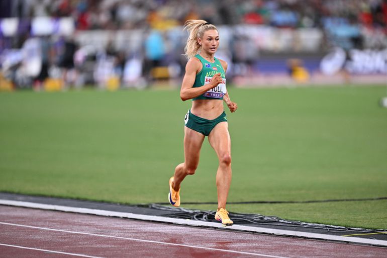Topatlete houdt pijnlijke verwonding over aan vervelend incident op WK atletiek: 'Daar heb ik nog geluk mee gehad'
