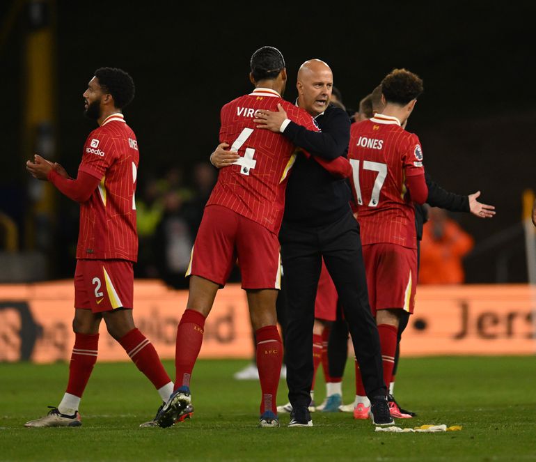 Liverpool-trainer Arne Slot verwijt Nederlanders na 'ongepaste' kritiek: 'Hoe kun je dat dan doen...?'