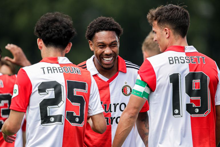 Van kanker herstelde Jean-Paul Boëtius traint mee bij oude club: 'Blij dat we een échte Feyenoorder terug hebben'