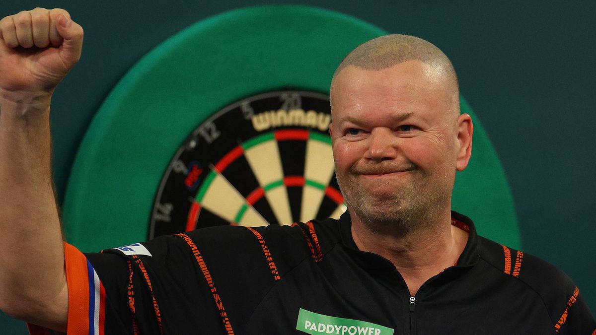 Raymond van Barneveld na whitewash bij Czech Darts Open: 'Hij kwam niet opdagen'