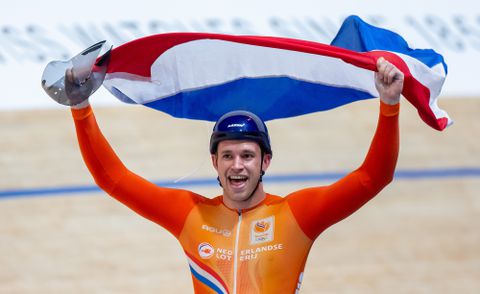 Sprintkanon Harrie Lavreysen op eenzame hoogte na historische wereldtitel bij WK baanwielrennen