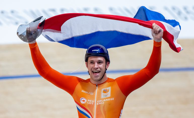 Sprintkanon Harrie Lavreysen op eenzame hoogte na historische wereldtitel bij WK baanwielrennen