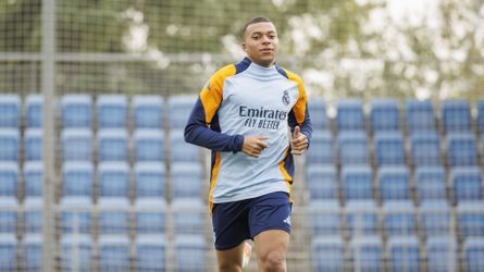 'Kylian Mbappé smeet met geld tijdens beruchte Stockholm-trip: onder andere 43.000 euro voor pingpongkamer'