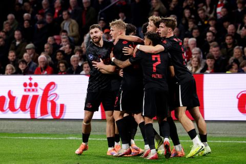 Ajax gaat thuis onderuit tegen AZ: positie van trainer John Heitinga wankelt