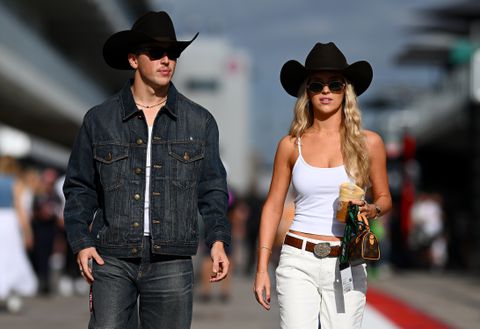 Kelly Piquet grote afwezige bij GP Verenigde Staten, vriendinnen F1-coureurs stelen in betoverende outfits de show