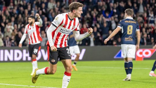 PSV-trainer Peter Bosz kijkt ogen uit met 'serieuze optie in spits': 'Van héél hoog niveau'