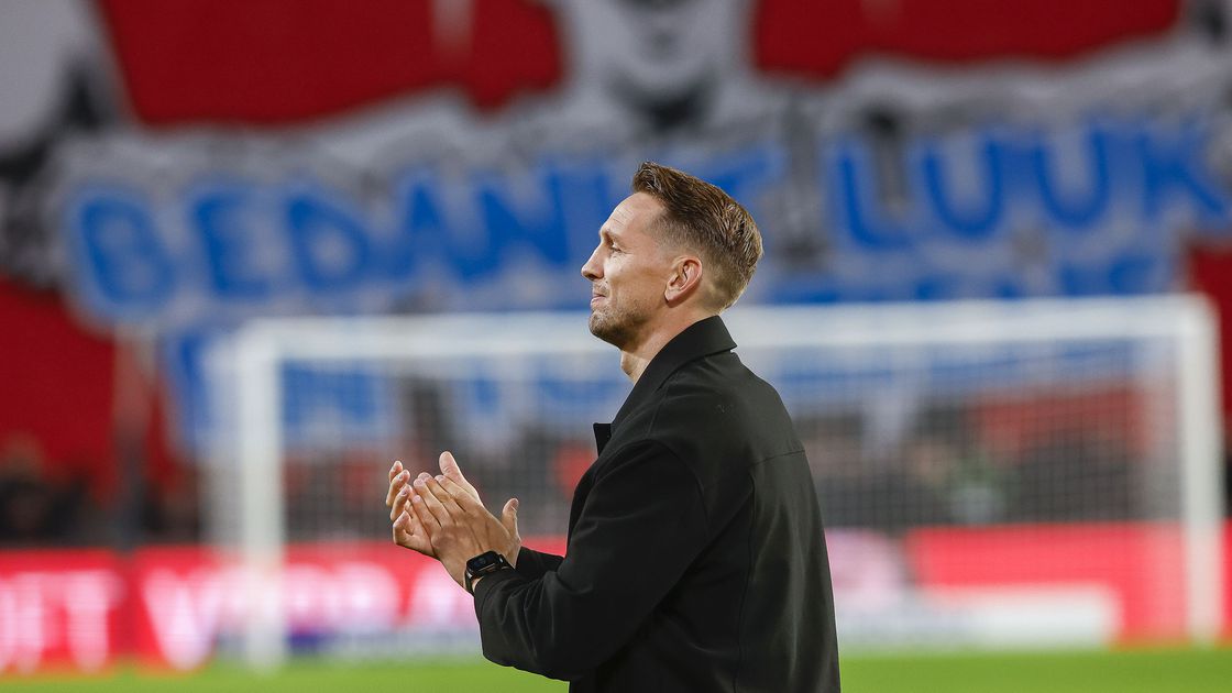 PSV-icoon Luuk de Jong tot tranen geroerd door herinneringen in Eindhoven: 'Wie weet kom ik nog teru