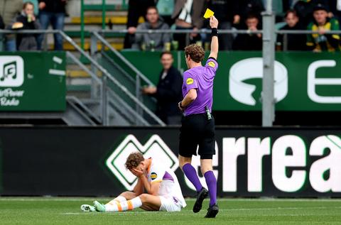 Onbegrip over 'domme gele kaarten' PSV'er: 'Dan moet je dat niet doen'