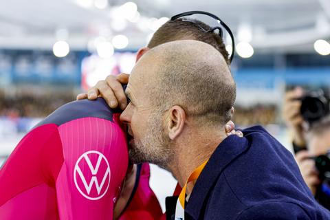 Schaatsicoon Erben Wennemars (50) doet zijn eigen vrouw versteld staan: 'Ik heb het nodig'