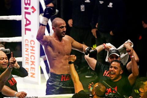 Kickboksicoon Badr Hari duikt op bij marathon van Amsterdam