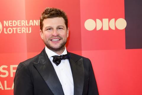 Schaatsicoon Sven Kramer duikt bij marathon van Amsterdam onder magische grens: 'Heerlijk!'