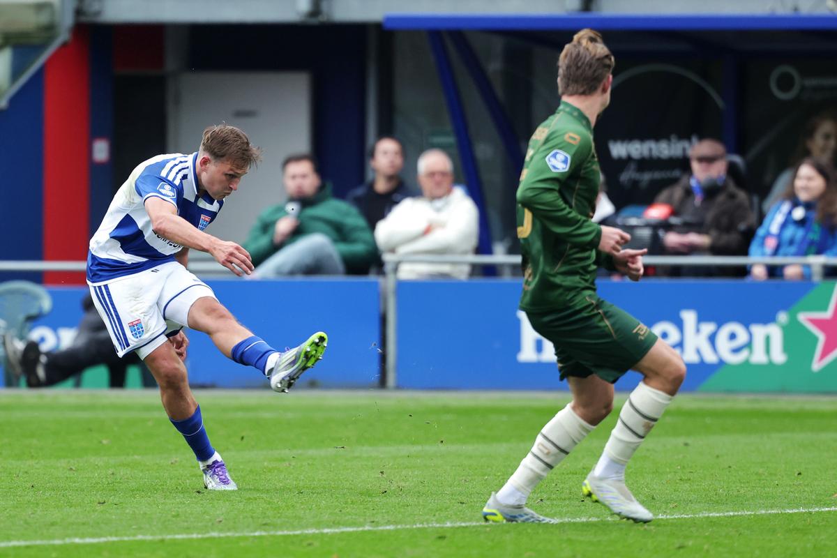 Live Eredivisie | Zwolle wint IJsselderby na dubbelslag Thijs Oosting, Ajax en AZ later in actie