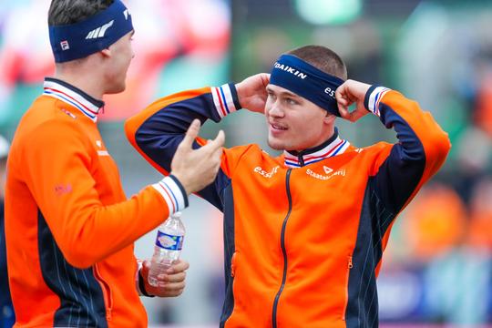 Topschaatser Joep Wennemars klopt Jenning de Boo, opmerkelijk voorval bij 500 meter in Thialf