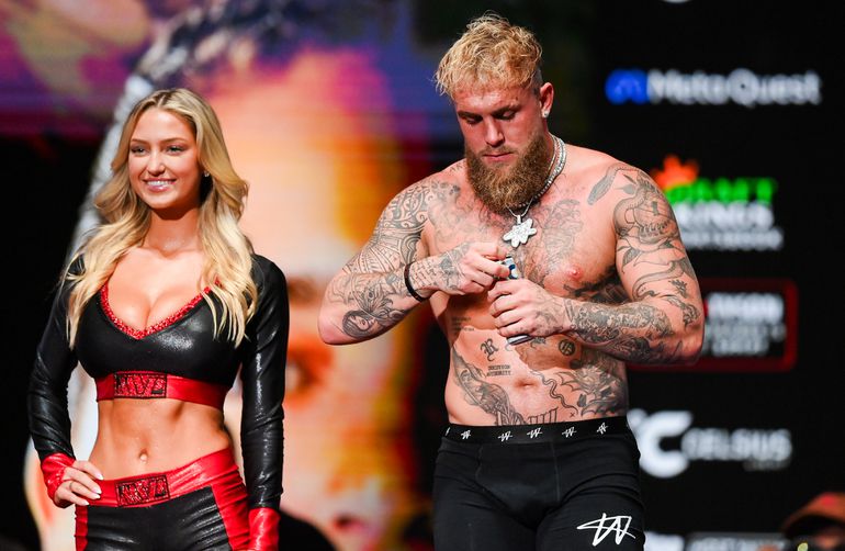 Ring-girl als 'echte winnaar' uitgeroepen bij gevecht tussen Jake Paul en Mike Tyson: 'Je wordt rijk!'