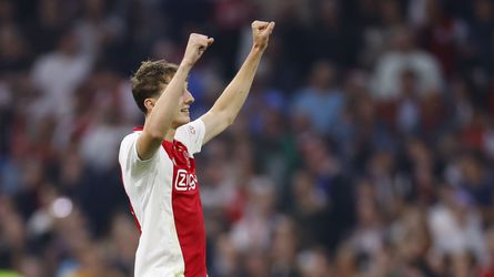 Ajax gaat contract van talent verlengen, maar Alex Kroes wordt niet bij onderhandelingen betrokken