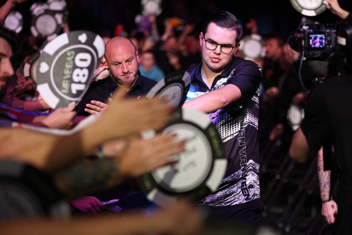 Darts Draait Door | Speciale gast Gian van Veen over Luke Littler, de zorgen om Michael van Gerwen en zijn topvorm