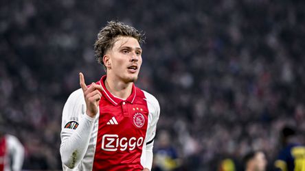 Ajax doet uitstekende zaken: geblesseerde aanvaller (19) verlengt contract in Amsterdam