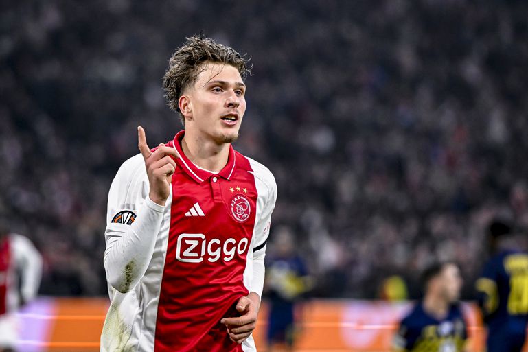 Ajax doet uitstekende zaken: geblesseerde aanvaller (19) verlengt contract in Amsterdam