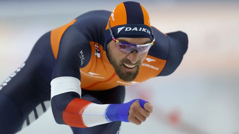 Gedegradeerde topschaatser Kjeld Nuis herpakt zich tijdens World Cup in Calgary