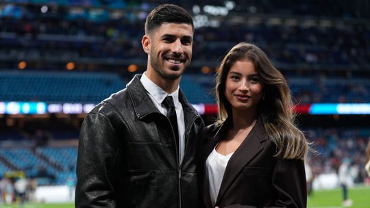 Half-Nederlandse topvoetballer opnieuw gelukkig in de liefde na vliegensvlugge scheiding van ex