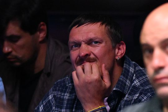 Onbetwiste bokskampioen Oleksandr Usyk doet plotseling afstand van wereldtitel
