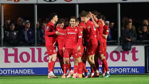 FC Twente maakt gehakt van befaamde amateurclub in KNVB Beker en geeft eigen stagiair behoorlijk wat huiswerk mee