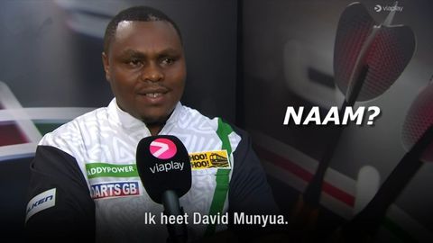 Dit is David Munyua, de eerste Keniaanse darter op WK: fan van voetbalclub, reis kostte veel tijd én geld
