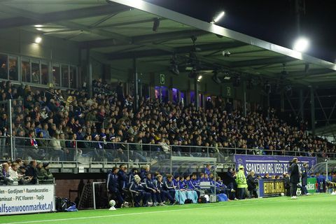 Commentator diep in de problemen bij Spakenburg - FC Twente door knullig voorval