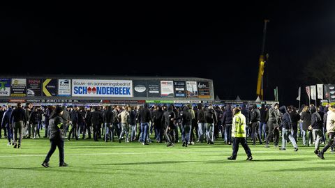 Massale rellen ontsieren bekerduel Spakenburg en FC Twente: 'Dan gaan mensen het zó verpesten...'