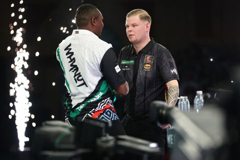 Belgische topdarter kookt over van woede na oneerlijke behandeling op WK: 'Dat moet niet toegejuicht worden'