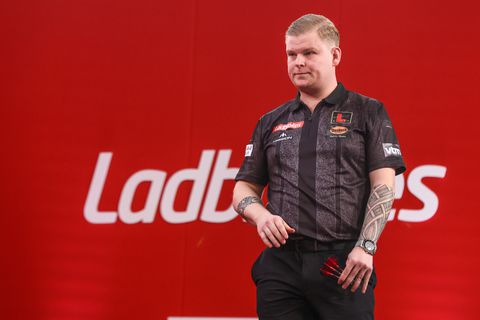 Topdarter stoort zich aan zijn land na decepties op WK darts: 'Je wordt hard de grond in geduwd'