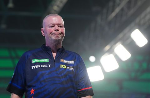 Grote zorgen om Raymond van Barneveld na blamage op WK darts: 'Dat wil niemand zien'
