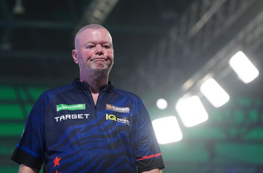 Grote zorgen om Raymond van Barneveld na blamage op WK darts: 'Dat wil niemand zien'