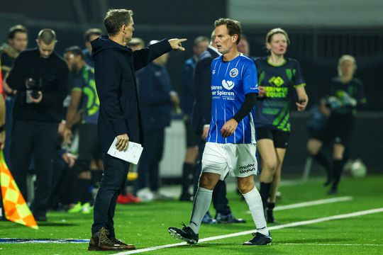 Ex-topvoetballers Frank en Ronald de Boer genieten tijdens bijzondere avond: 'Hij raakte echt geen bal'