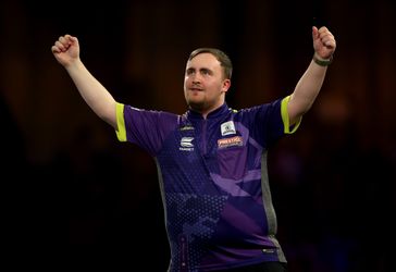 Luke Littler verslaat Michael van Gerwen en wint Bahrein Darts Masters