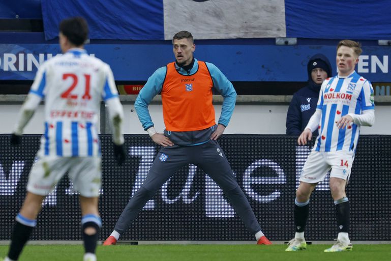 Veelbesproken keeper Andries Noppert loopt ineens warm tijdens Heerenveen - Ajax: 'Hij is er één van'