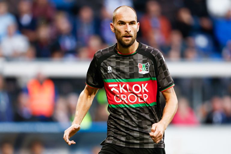 Na opvallende uitspraak over Bas Dost slikt NEC-directeur onder druk z'n woorden in: 'Ik werd verrast'