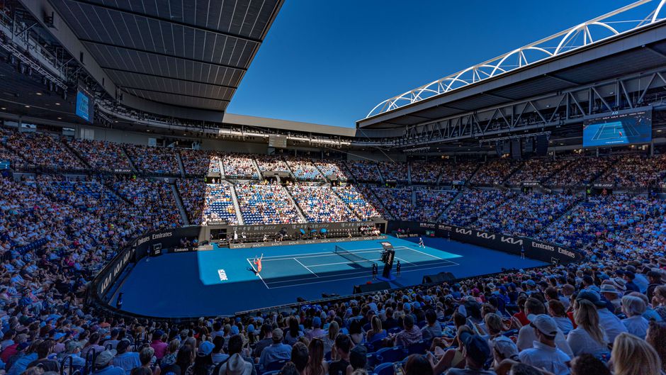 Nederlandse tennisster ziet kind flauwvallen in armen van haar partner op Australian Open