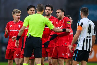 Verbazingwekkende rode kaart voor Ramiz Zerrouki in Twentse derby snel van tafel