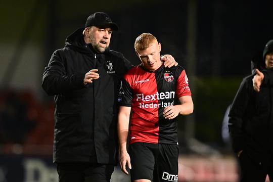 Theo Janssen lacht om wereldberoemde waterdrager bij De Treffers: 'Hij moet nu de omhaal maken'