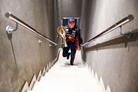 Max Verstappen kijkt uit naar testdagen in Bahrein: 'Zin om deze week weer in de auto te stappen'