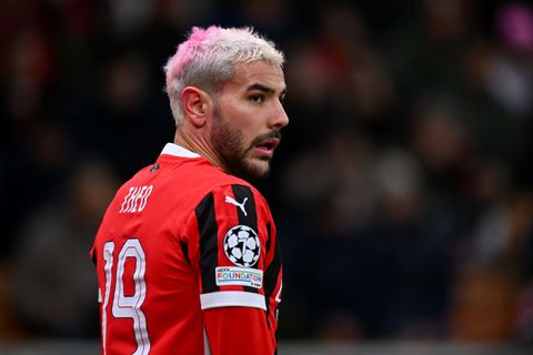 Gebeten hond Theo Hernández biedt zijn excuses aan voor nederlaag tegen Feyenoord: 'Voetbal is onvoorspelbaar'