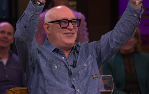 René van der Gijp kan zijn ogen niet geloven in afgeladen restaurant: 'Ik dacht nog: niet doen'