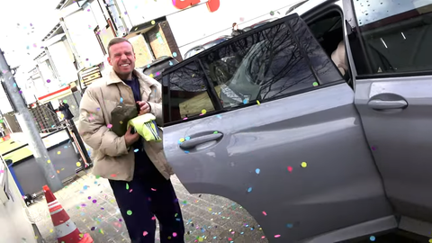 Ajax-ploeggenoten nemen Davy Klaassen in de maling: 'Wat als zijn vrouw nu moet bevallen?'