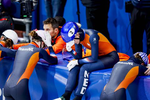Tranen door 'familiedrama' bij Nederlandse shorttrackploeg: 'Ik vind dit zó vervelend'